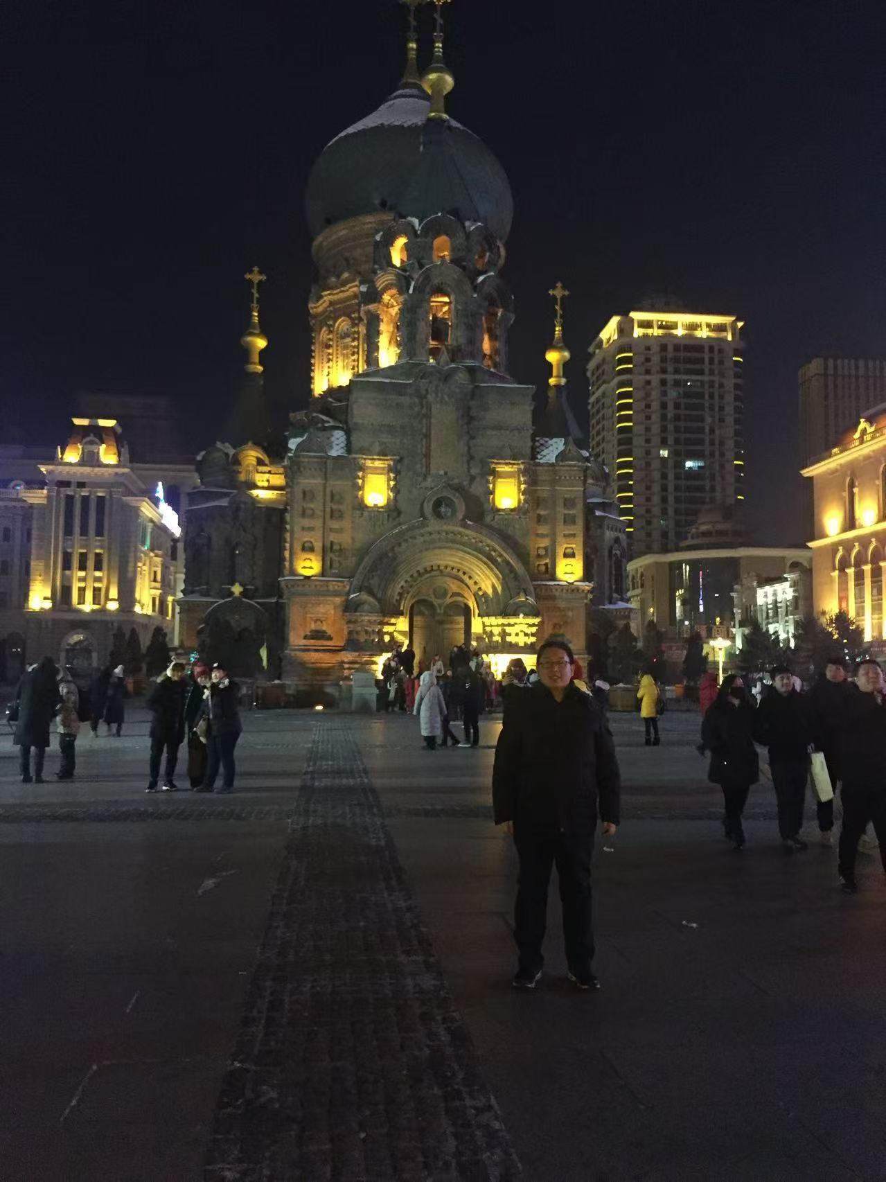 2017年12月，站在哈尔滨圣索菲亚教堂前